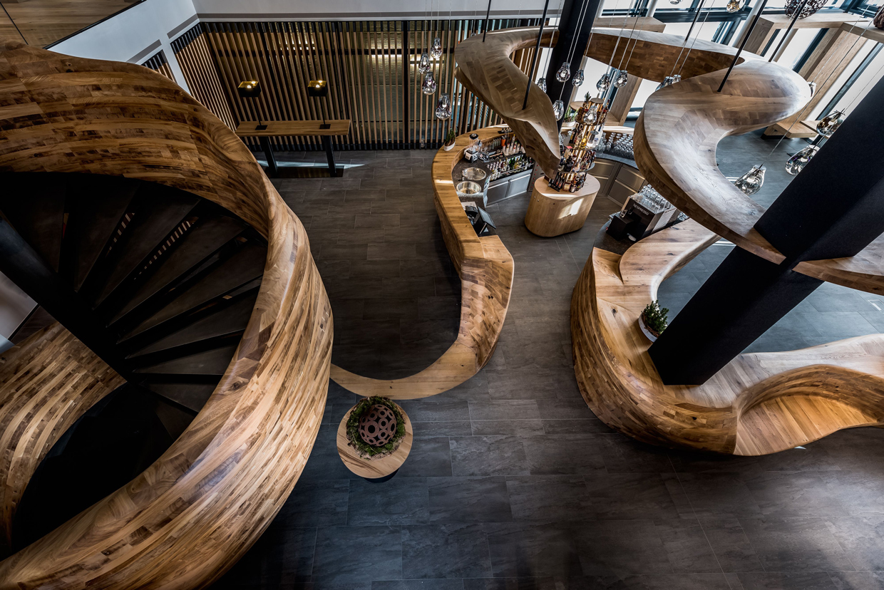 Bar & Lounge Freiraum ‘Solid Oak Furniture’